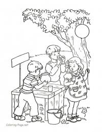 Раскраска дети летом, стол во дворе, дерево, воздушный шарик 