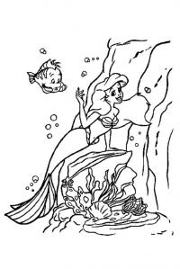 Раскраски русалка русалка остановилась возле морских скал а в месте с ней и рыбка 