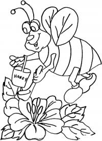 Пчелка собирает мед в ведерко 