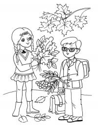 Школьники собирают листья 