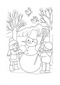 Дети возле снеговика, птицы, деревья 